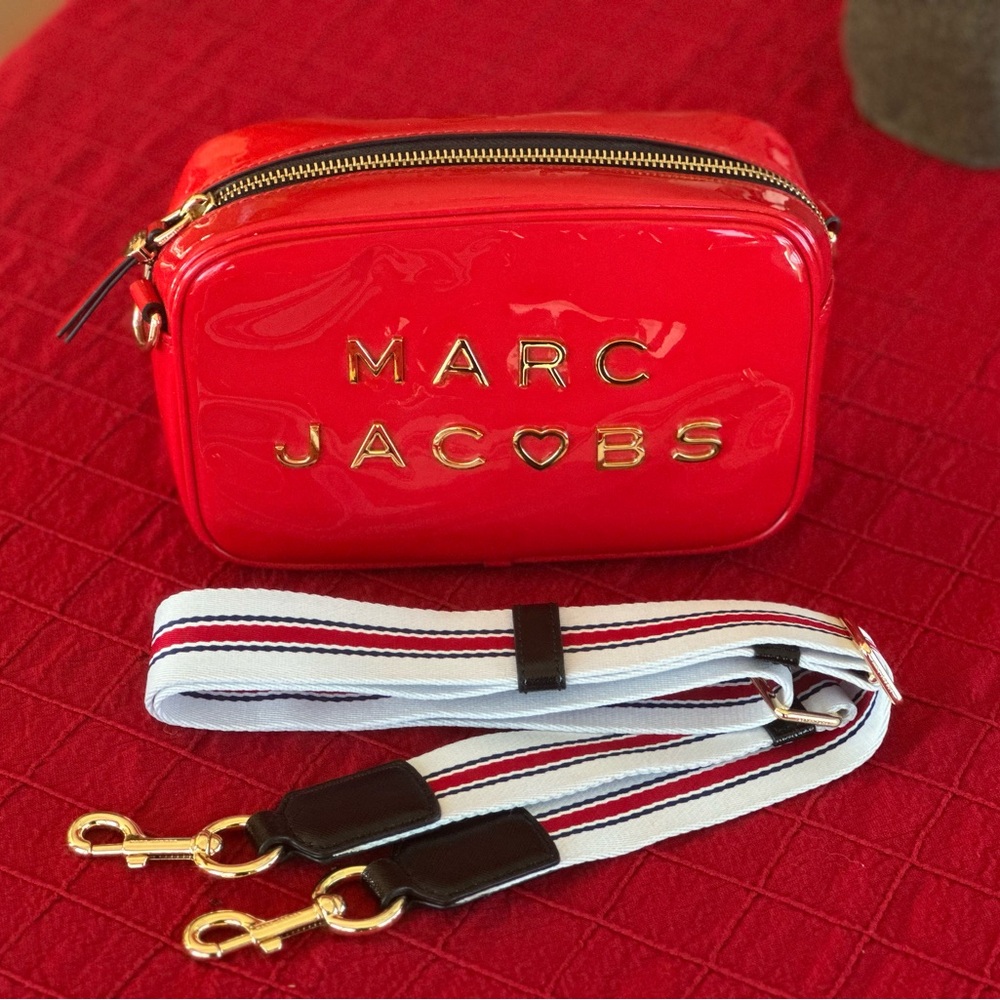❌sold❌Marc Jacobs Red Patent Heart Logo Camera Crossbody Bag Limited Edition❤️